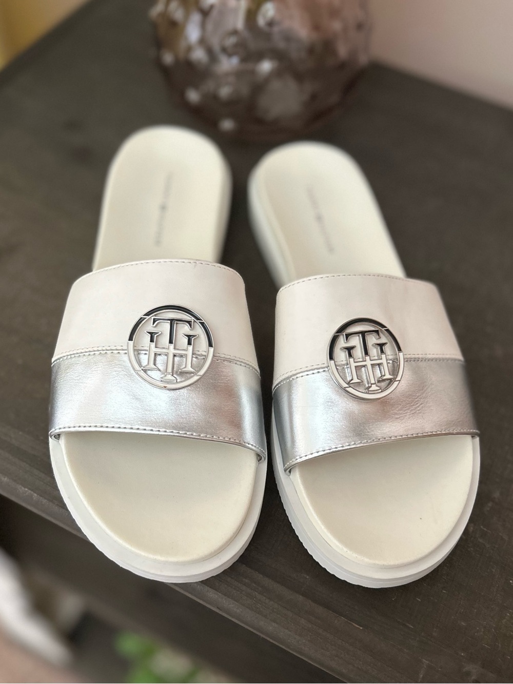 NWOT Tommy Hilfiger Sandals (size 8.5)